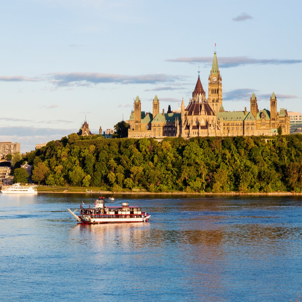 LGVacations's tweet photo. As the capital of #Canada, #Ottawa is a vibrant, multicultural city that hosts a multitude of glorious celebrations throughout the year. Included in its beauty are the stunning Parliament Buildings, that look almost like a fairy-tale castle 😍 https://t.co/ch2l4Rb54k