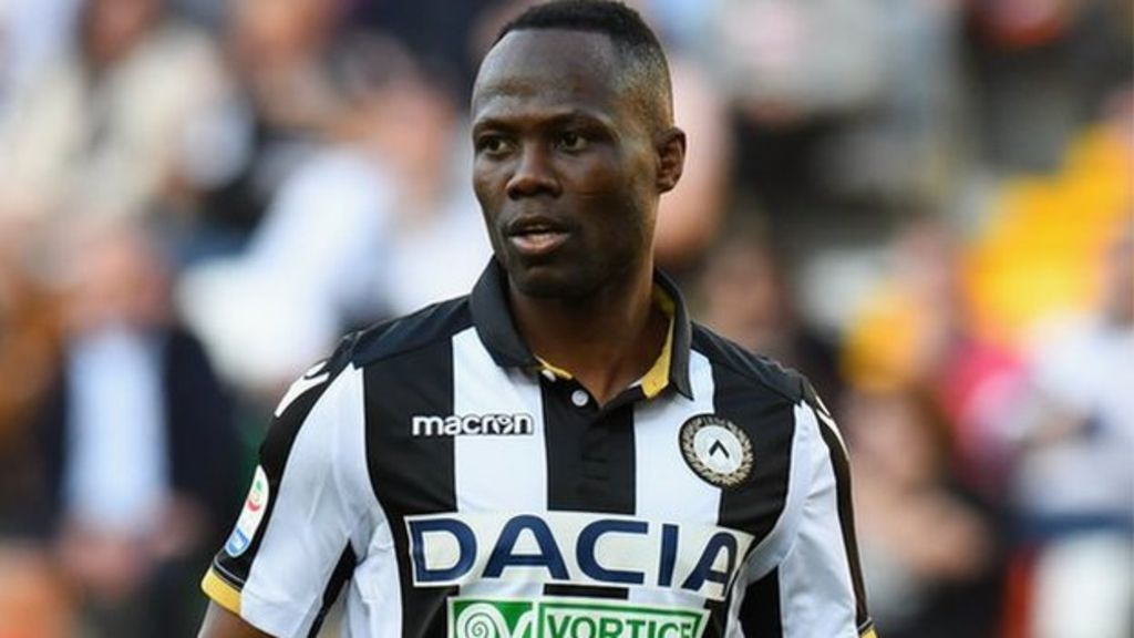 Bill_Eshun's tweet photo. Black Stars player Emmanuel Agyemang Badu joins the GOAT debate 🗣:

“I have played with Ronaldo but I am yet to play against Messi but I will rate Ronaldo over Messi. Ronaldo is a phenomenon. He can score with both legs, he can score with his head." https://t.co/kdbQmSnk32