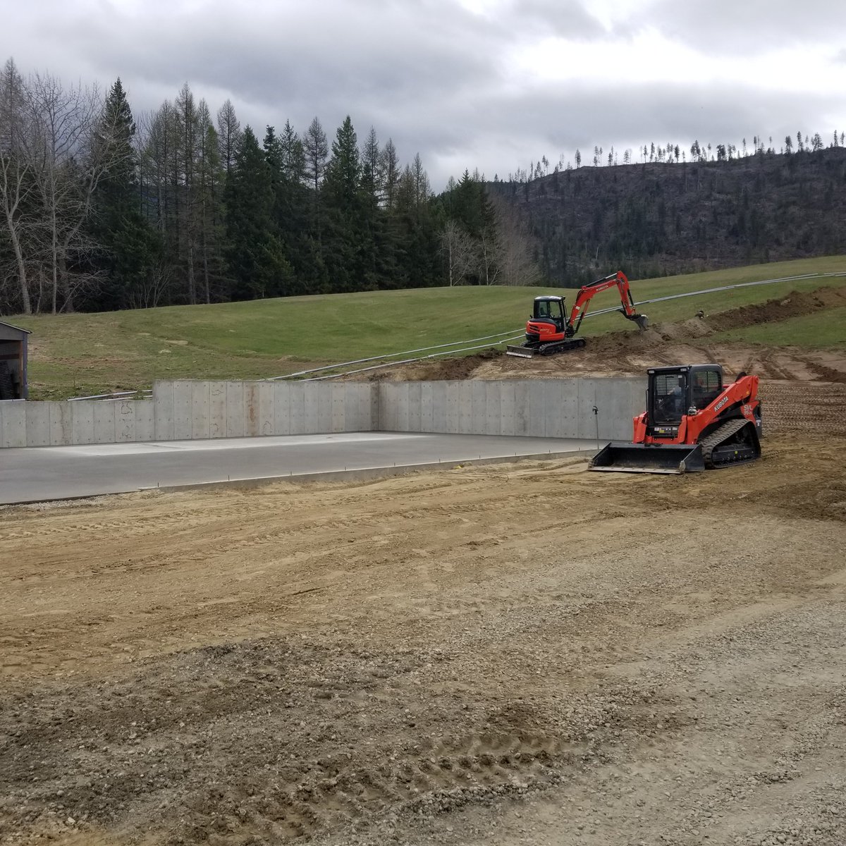 EssentialMount4's tweet photo. Spring is here and that means dirt work. https://t.co/lst295LNq6