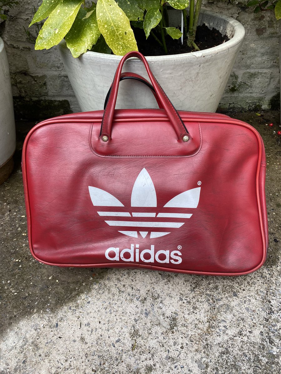 gavincrook1's tweet photo. Anyone interested £25 pick up only #adidas #70s #peterblack https://t.co/3rVCJ99GLU