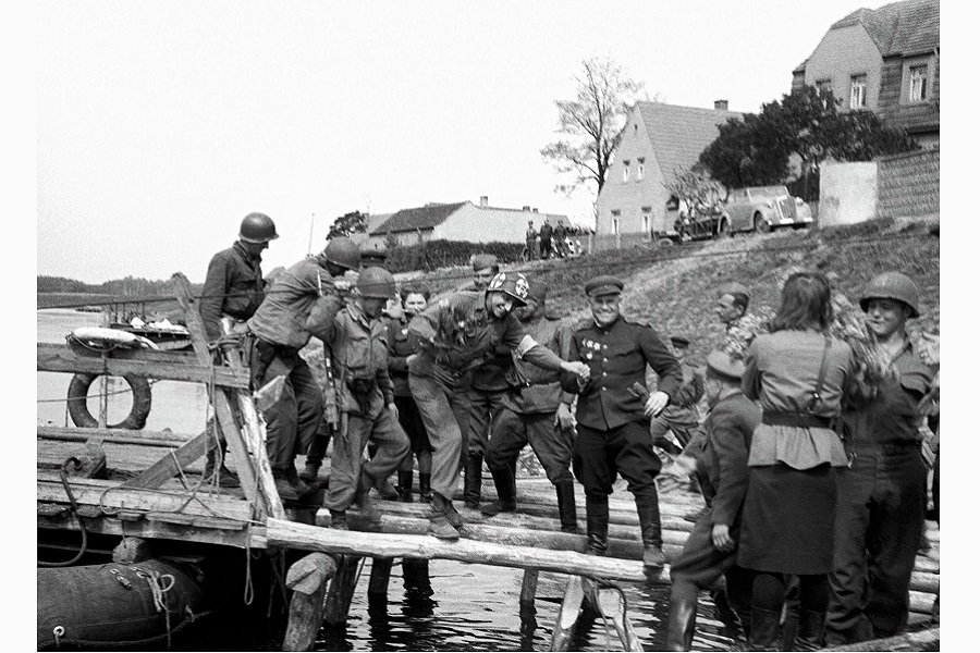 Встреча союзников. Встреча союзников. Встреча союзников на эльбе (25 апреля 1945 г. Встреча союзников на эльбе (25 апреля 1945. – встреча советских и американских войск на реке эльбе.