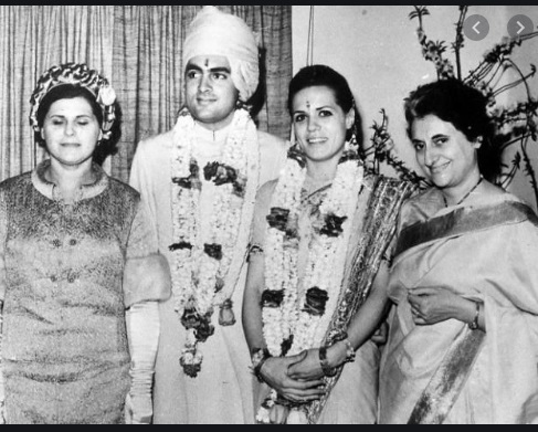 9/n - MARRIAGEAfter COINCIDENTALLY meeting in Cambridge , then Courtship Sonia ji and Rajiv ji Got Married in 1968. However to an utter surprise - in Marriage Pic and Till Date there is No Pic of Sonia jis Father Sh Stefano available, only Mother. WHY, when he Lived till 1987?