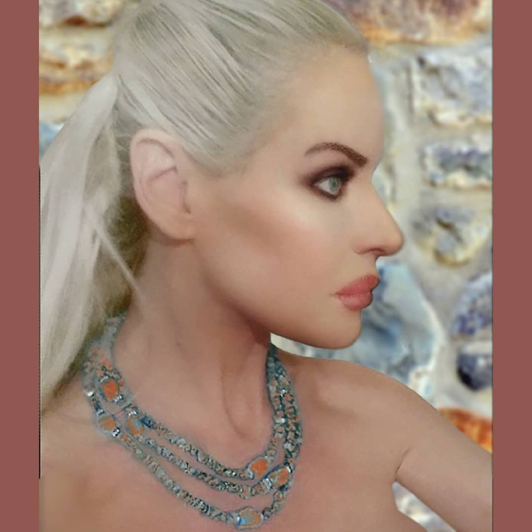 theshannanleigh's tweet photo. Remembering 3 months ago, before quarantine. (...And before 2 inches of dark root growth.) 🤪 #FirstWorldProblems #notreallyaproblem #quarantinelife #brunetteturnedblonde #blondeproblems #blondemaintenance #darkroots https://t.co/aRWvZ5ExBb