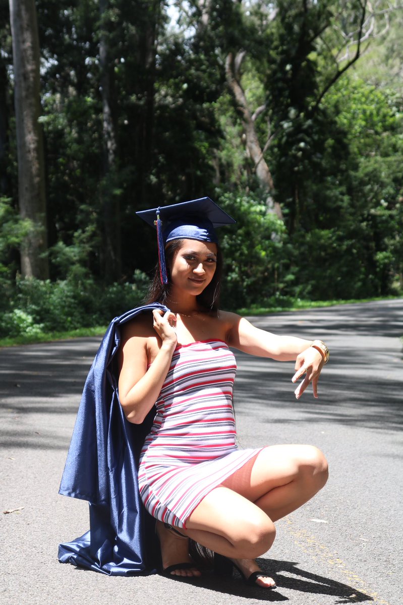 kammie_macalino's tweet photo. Quaruntine didn't stop us from taking some senior portraits 😻😻 my cousin killed it 🔥 https://t.co/dyhkNodzB6