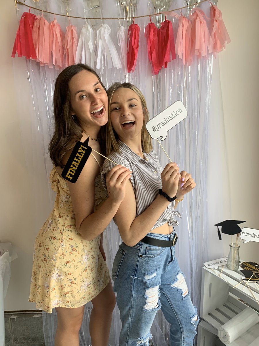 tayrae322's tweet photo. happy bday to one of the funniest people I know!! so thankful for our mems, hope ur bday is the best ever 💗 love u tons 🌟🦋💛 https://t.co/SuzBUN7IFn