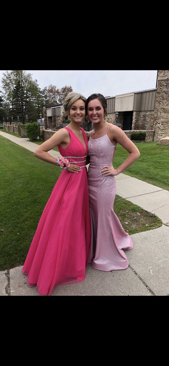 tayrae322's tweet photo. happy bday to one of the funniest people I know!! so thankful for our mems, hope ur bday is the best ever 💗 love u tons 🌟🦋💛 https://t.co/SuzBUN7IFn