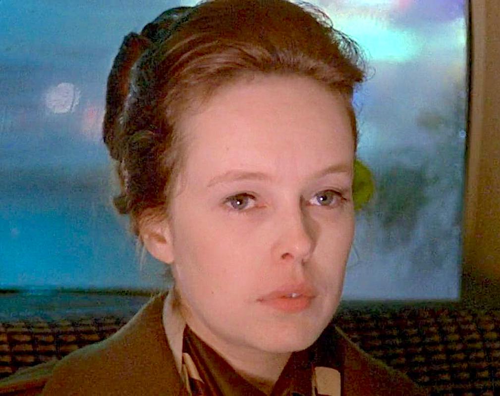 HAPPY BIRTHDAY & RIP SANDY DENNIS 
Apr 27, 1937 - Mar 2, 1992

That Cold Day in the Park (1969) 