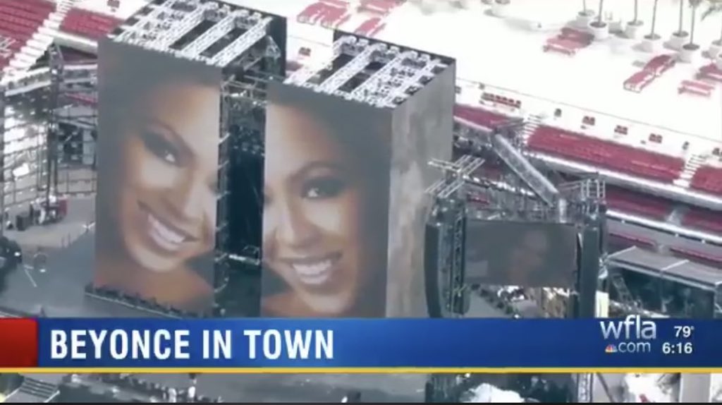 Remember when Beyoncé Petty Carter put this old ass photo on the Monolith so the news helicopters wouldn’t expose the screen during rehearsals? #FormationWorldTour