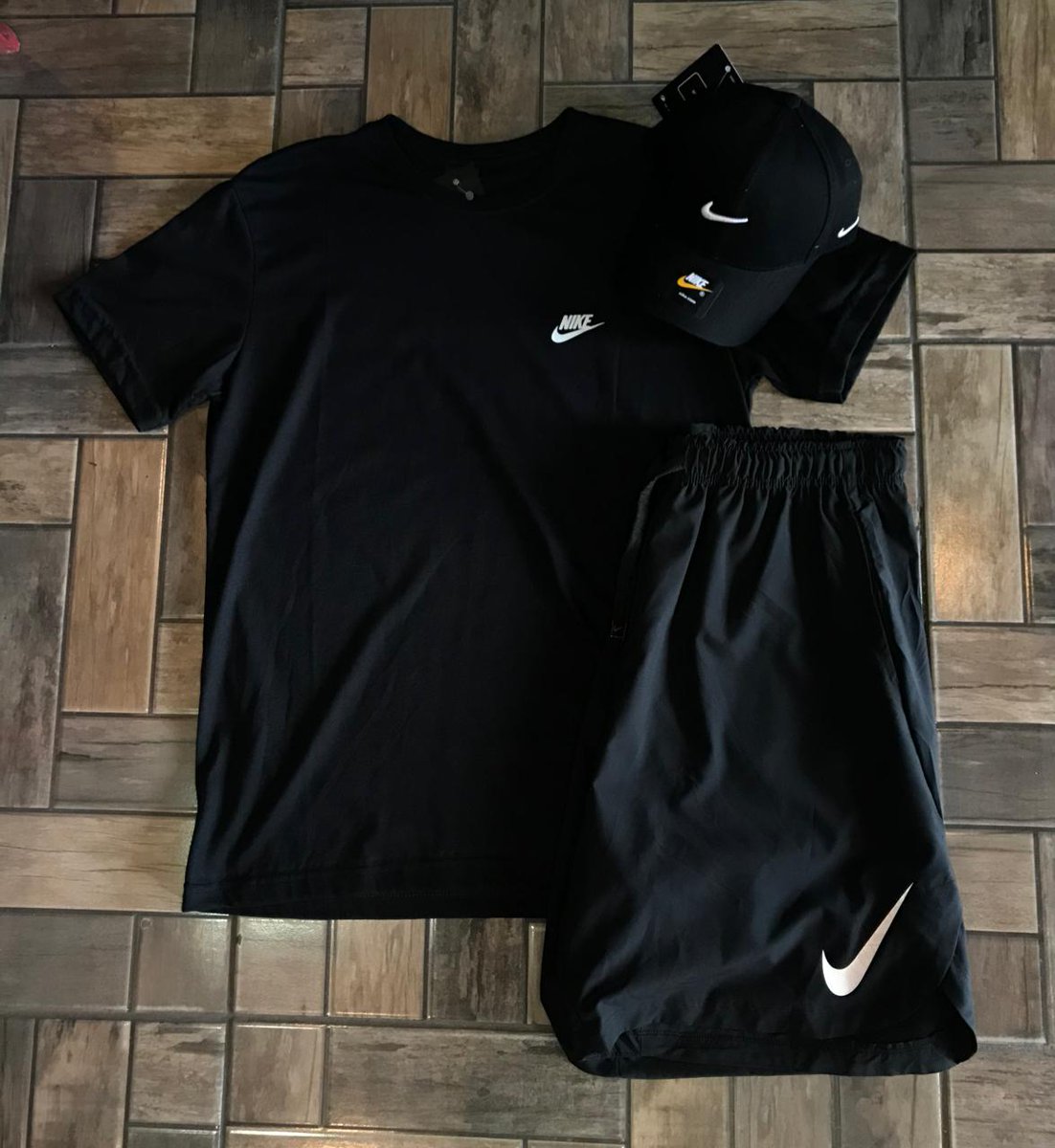 ViniMultimarcaz's tweet photo. Traje todo preto 🤤🤤 https://t.co/hPY09SGN9a