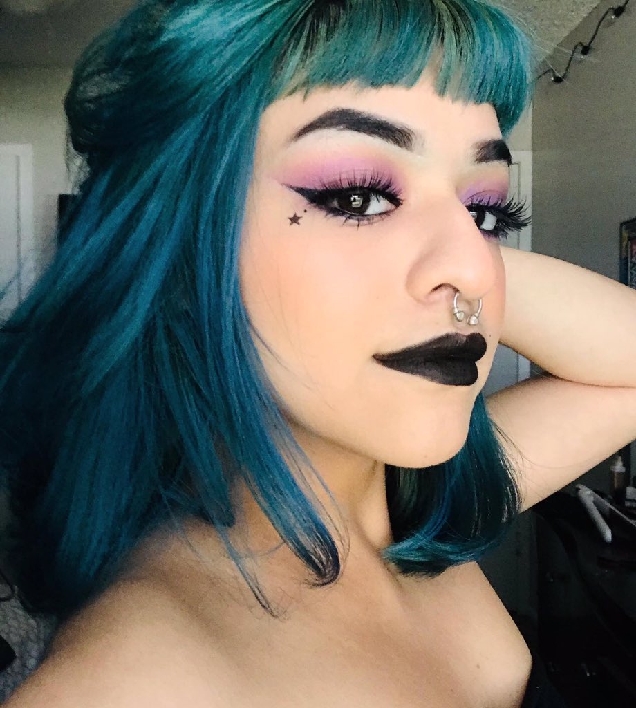 HazyAngeLevV's tweet photo. 🧛🏻‍♀️🧛🏻‍♀️🧛🏻‍♀️ https://t.co/C4IoLDUTUL