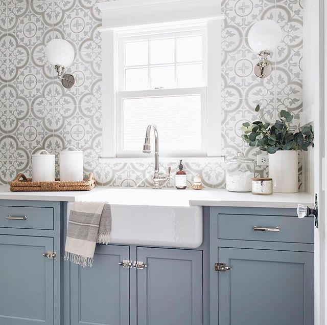 Standard_SPS's tweet photo. Balancing a custom design with a dusty blue hue, the @Kohler Artifacts kitchen faucet adds a vintage style to tidy this tidy refined laundry room. #getitatstandard

📸 https://t.co/MFCcr0GTvE via https://t.co/sN3Xtjx2Wg https://t.co/x9stTE5RG7