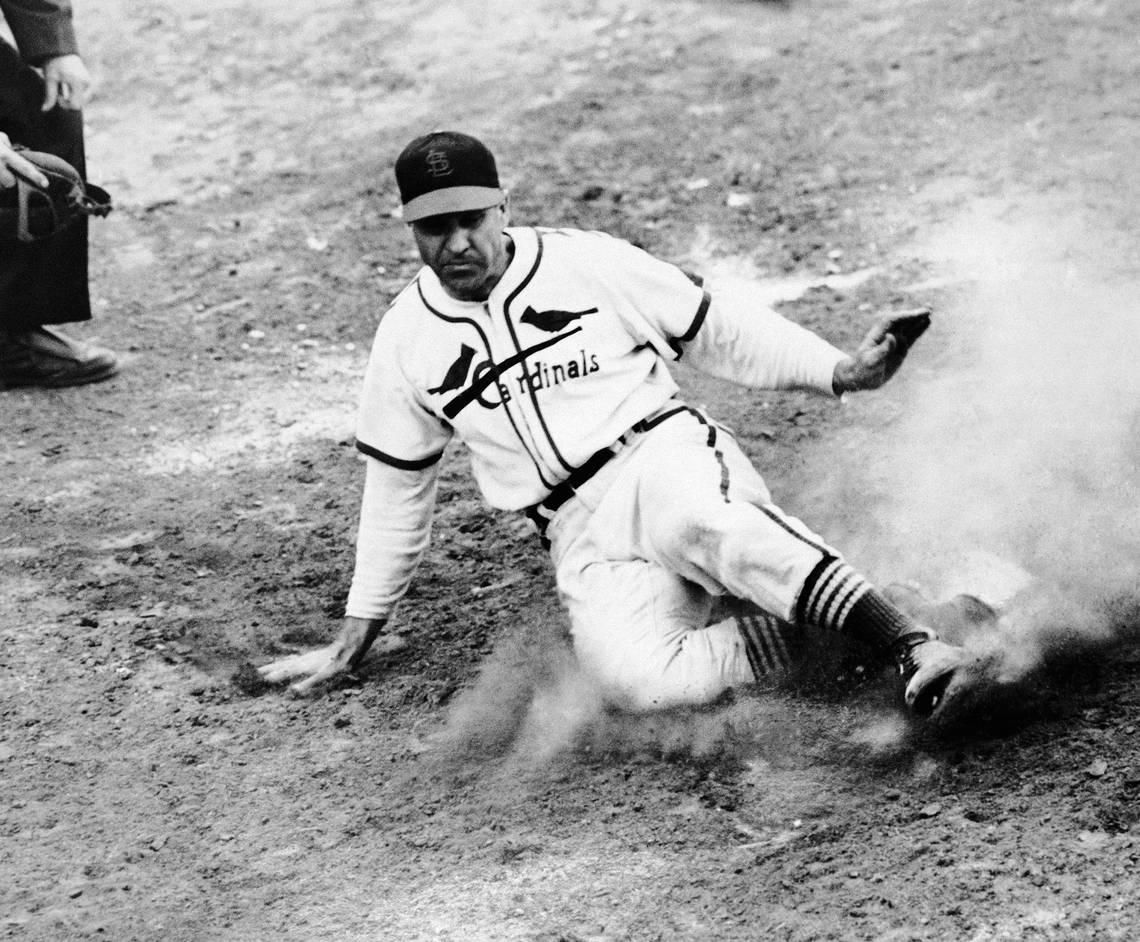 SABRbioproject's tweet photo. Hall of Famer Enos Slaughter scored 1247 runs in his career, but none were more famous than his Mad Dash from first base to score the winning in Game 7 of the 1946 World Series to give @Cardinals the title. His @sabr bio https://t.co/C6qLxkTJlk https://t.co/va24phQnSY