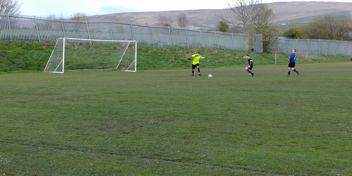 3⃣&amp;4⃣ 27 April 2017
🏟️ This was Whittles Park of <a href="/Fothergillwhit3/">FothergillWhittlesFC</a>  
⚽️ <a href="/hdafl/">HDAFL (Huddersfield & District Association FL)</a> Division 4
⚽️ The match ended Fothergill &amp; Whittles 1 <a href="/DaltonDynamoes/">Dalton Dynamoes</a> 2
🟥 Ref went home injured on 39 mins
🏆 Dalton came from 1-0 down at HT to win the game &amp; the take the league title
👨‍👩‍👧 Attendance 5