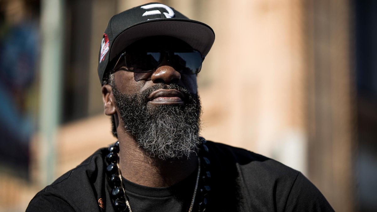 Through his foundation, <a href="/TwentyER/">Ed Reed</a>  is providing meals for students at Booker T. Washington Middle School. 💜

#OurTeamOurCommunity 

📰: rvns.co/aer