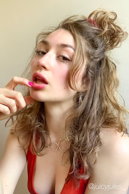 Watch juicy's leaked NSFW photo on TwXstars