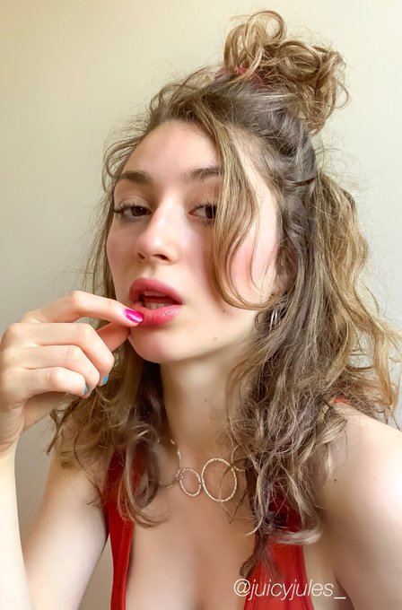 Watch juicy's leaked NSFW photo on TwXstars