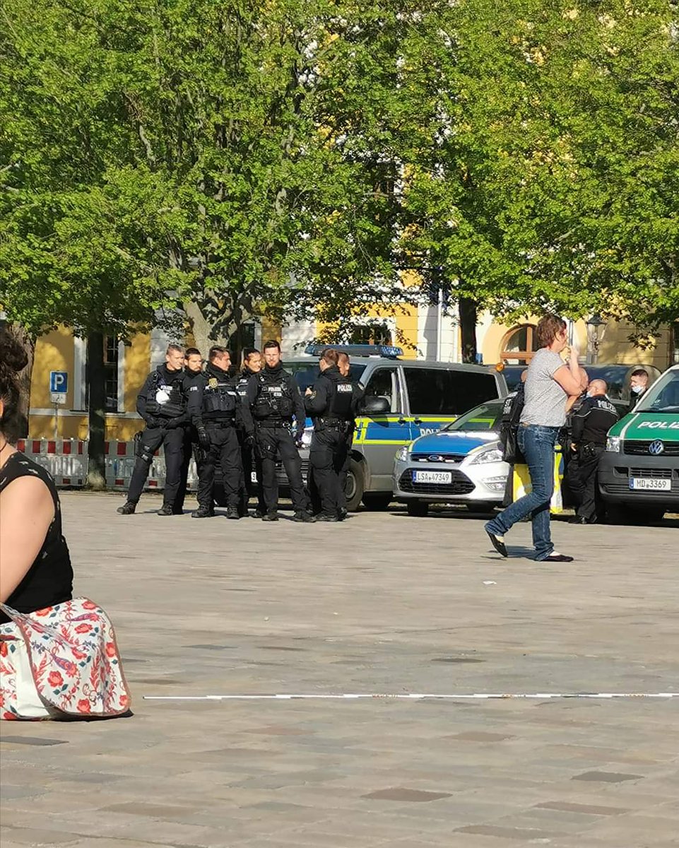 So viel zum Mindestabstand 1.50m

Demo in #Magdeburg läuft noch, schließt euch an gegen Einschränkungen unserer Grundrechte! 
#Magdeburg #md2704 #Corona #Coronakrise #coronavirus #CoronaVirusDE #homeoffice #AbstandHalten