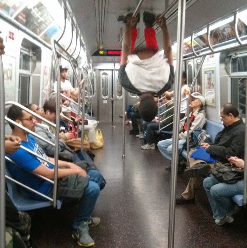 AfshinDjoon's tweet photo. few years ago in @NYC this guy was doing amazing move and many people were just not paying any attention 🤔
 #hiphopdance #hiphop #dancer #dancers #hiphophead #hiphopculture #danceislife #hiphopnation https://t.co/q5HKX2ViM0