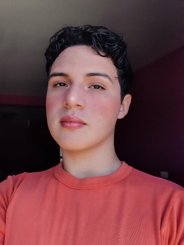 demitating's tweet image. share a pic of when you were young and another pic of you now 🦋