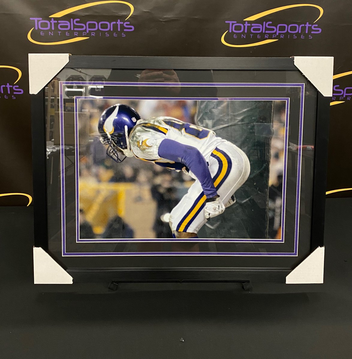 EIMinnesota's tweet photo. We're going to give away this Randy Moss framed 16x20 photo!

All you have to do for a chance to win is:

1.) Follow us
2.) Retweet this tweet

We'll pick a winner on Wednesday 4/29!

Good luck! https://t.co/ZyNcnrALRj