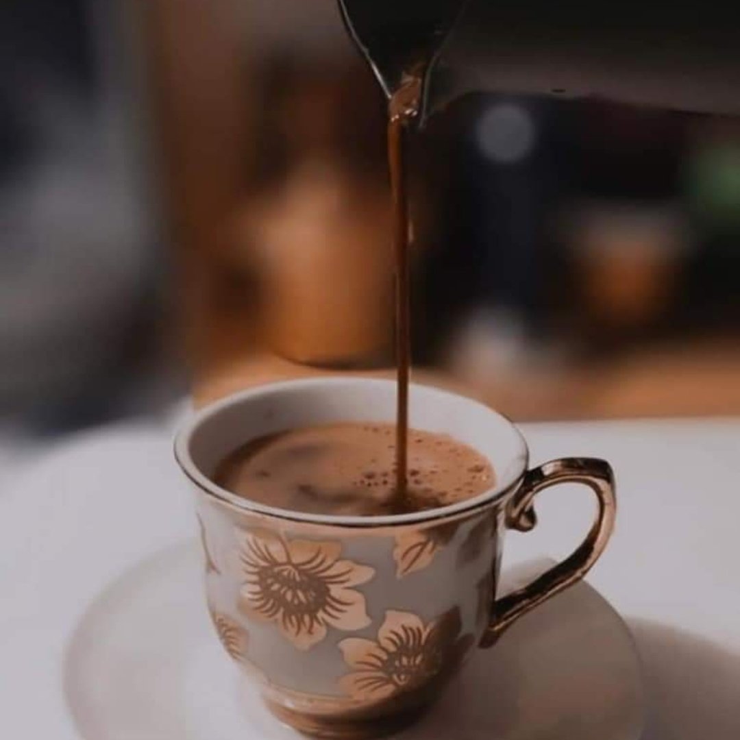 #للقهوة_طعم☕
لا تُعطيه إلاّ في وقتها
عندما يجمعنا
على راحتيه المساء...🌛
#صياماً_مقبولاً💞