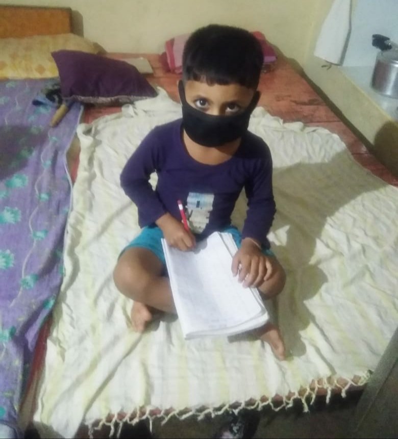 bsa_aligarh72's tweet photo. जनपद वाराणसी बेसिक शिक्षा परिषद में ऑनलाइन टीचिंग का एक भावनात्मक दृश्य https://t.co/yZc07Hp2gD