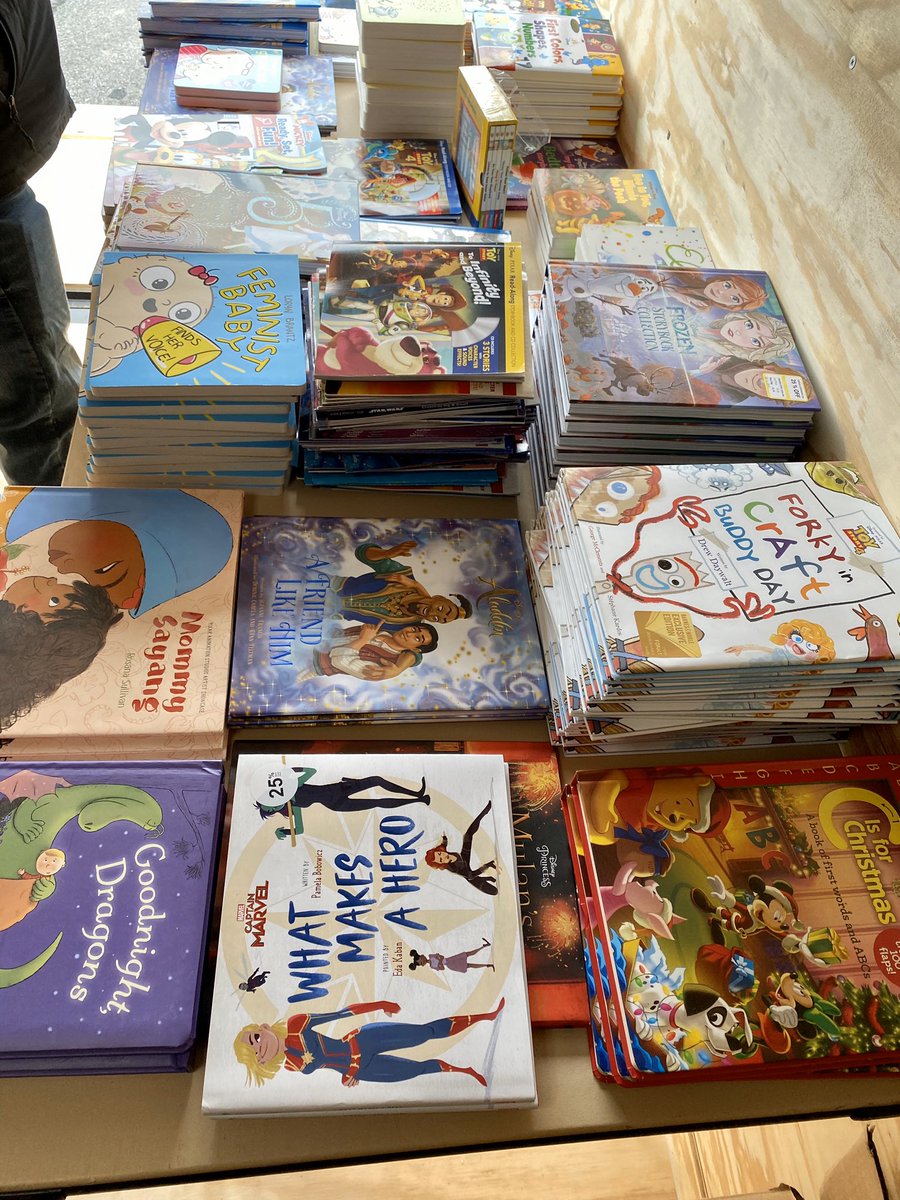 missjstein's tweet photo. Today, we handed out books to so many happy kids😊 We had 81 cars drive up to our first book distribution site. How awesome is that!!🧡🖤 @DrJosephRicca @kmclyons @WPTApresidents 
@CayneLetizia @wplainsschools @FirstBook https://t.co/NTols9beCf