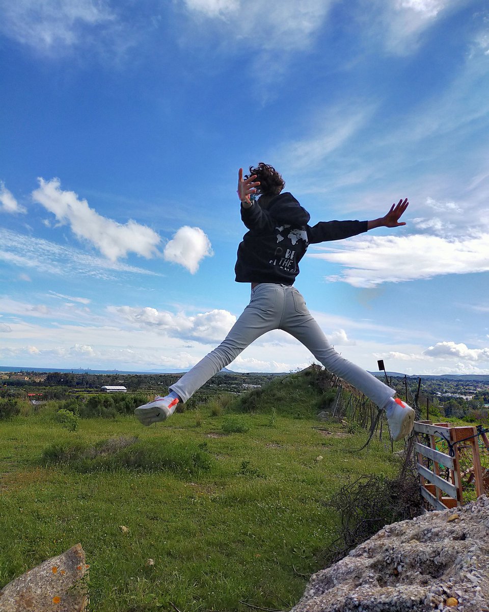 Kindred_Project's tweet photo. We hope all under 14 students from @sotoschool are making the most out of their 1 hour outside #freedom. Remember: 1 hour, 1 adult, 1km, 1 a day and please respect social distancing! 
#quarantine #collectiveresponsibility #slowwalk #qualitytime #connectandinspire #freshair https://t.co/W2KzSAjpE7