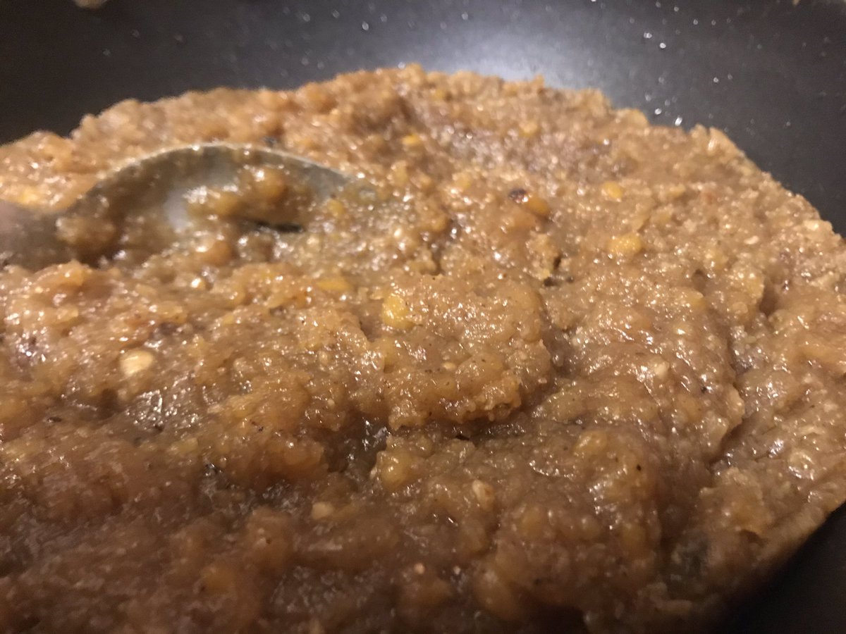 ninoqazi's tweet photo. Good thing it was drizzling 2day so why not make a #Desi #metha #desert added chia & flax seeds for fun. #Gur instead of #sugar gives a more caramel hue. One of my fav #halvas thank god still spring! To be able to digest this lovely dish.
#lockdownrecipe #quarentinekitchen https://t.co/cqrgZqZ9Jl