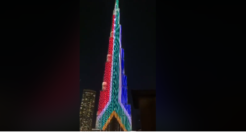 GetawayMagazine's tweet photo. WATCH: The Burj Khalifa in Dubai lit up with the South African flag tonight in celebration of Freedom Day. The skyscraper is the tallest structure in the world. https://t.co/M7aXfxTTU2 https://t.co/pCiIzIxJzN