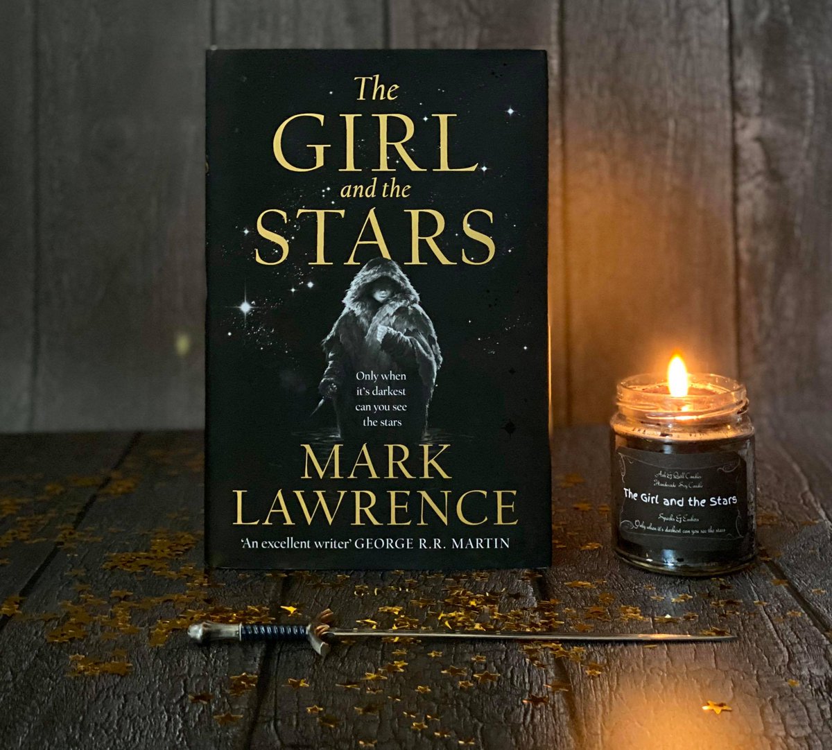 Free signed copies to 2 random people retweeting this!

The Girl And The Stars is:

Out in ebook in the US &amp; UK
Out in hardcover in US
Out in hardcover and audio in UK on April 30th
Out in audio in the US on the 5th of May

UK: amazon.co.uk/Girl-Stars-Boo…

US: amazon.com/Girl-Stars-Boo…