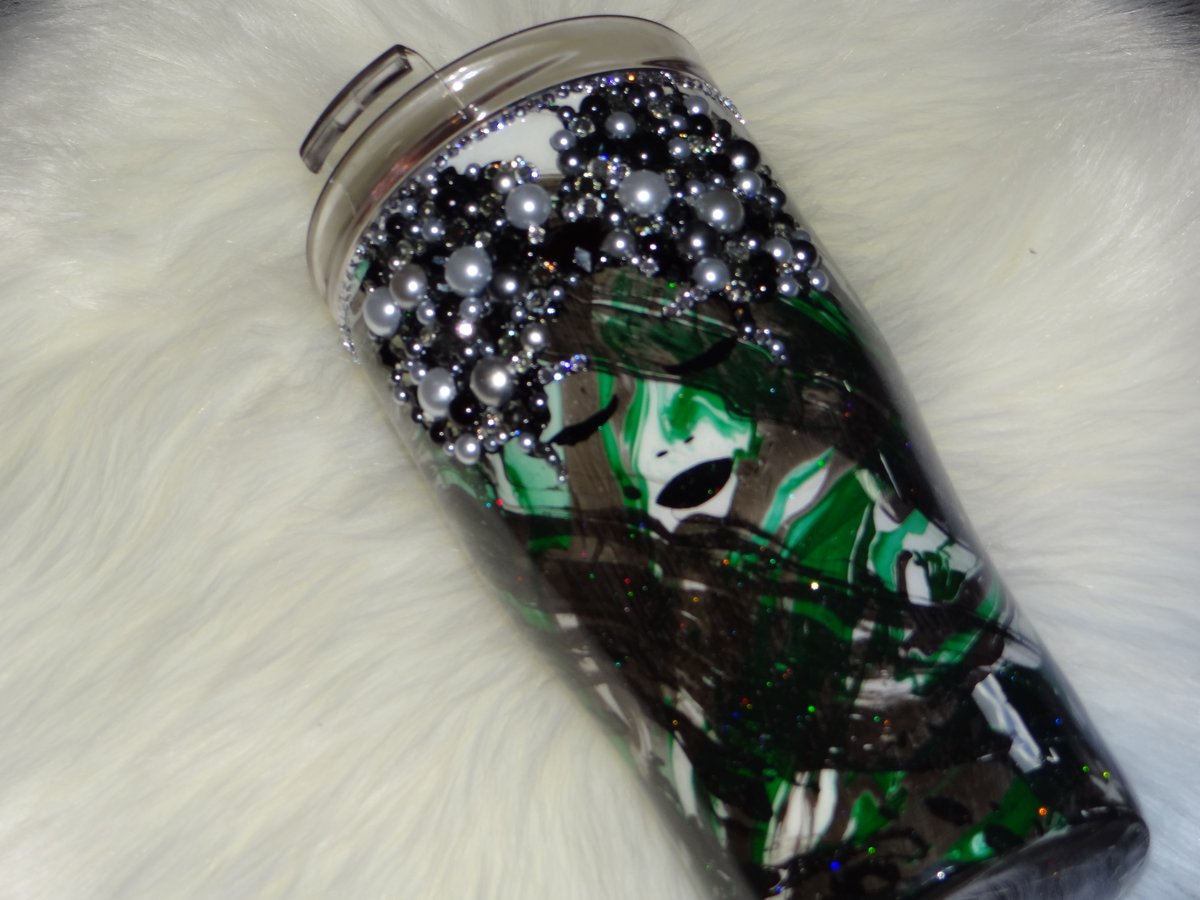 GCStatonDesigns's tweet photo. 20 oz Stainless steel spill proof modern curve tumbler. Blinged afro girl in green and black. on marble  base.  #Custommade #Handmade #NaturalHair #Greenandblack #Resinart #Tumbler #Madewithlove #Bling  #Madetoorder #Customized #Placeanorder #GCS #GCSDesigns #GCStumblers https://t.co/4yp4FOhXsp
