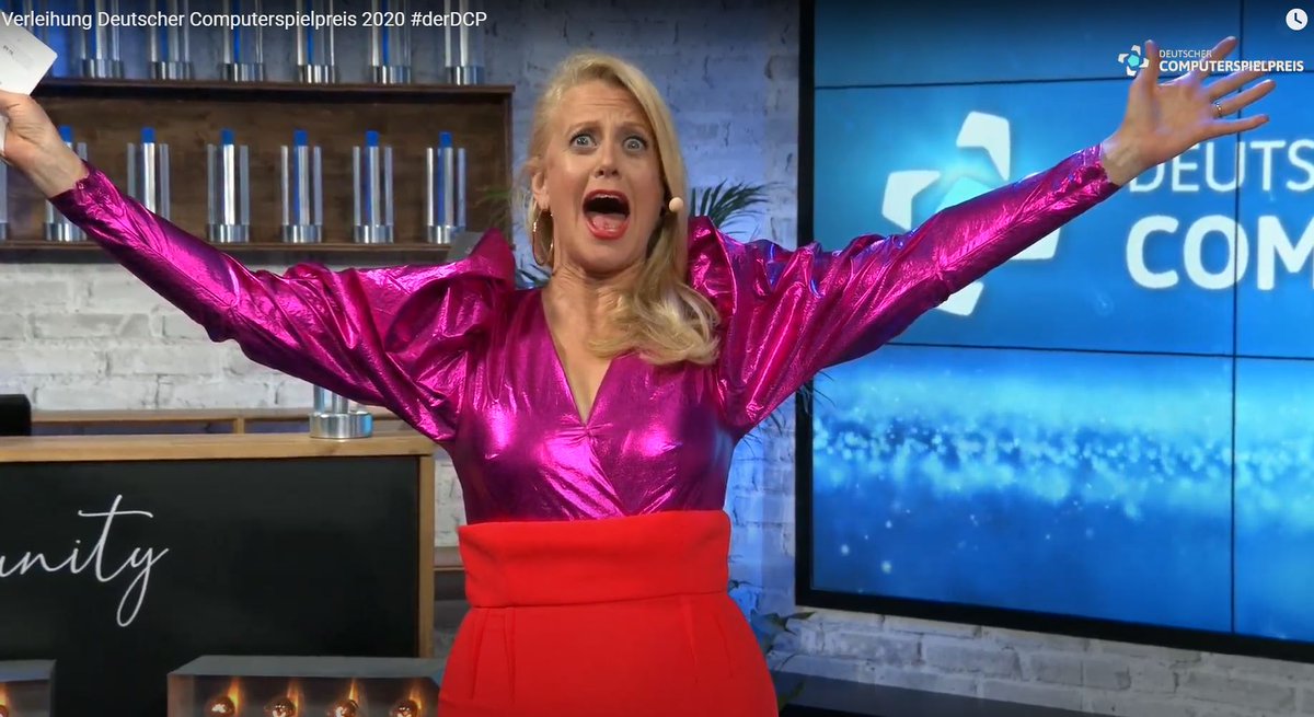 chpeters's tweet photo. Deutscher Computerspielepreis live. Barbara Schöneberger moderiert in einem grausigen Outfit, im Bild liegen Konsolen-Controller (weil COMPUTERspielepreis, wissenschon), und der erste Nerd-Klischeewitz folgte innerhalb der ersten zwei Minuten. Fängt ja gut an...
#DerDCP https://t.co/nPHcx1Y06w
