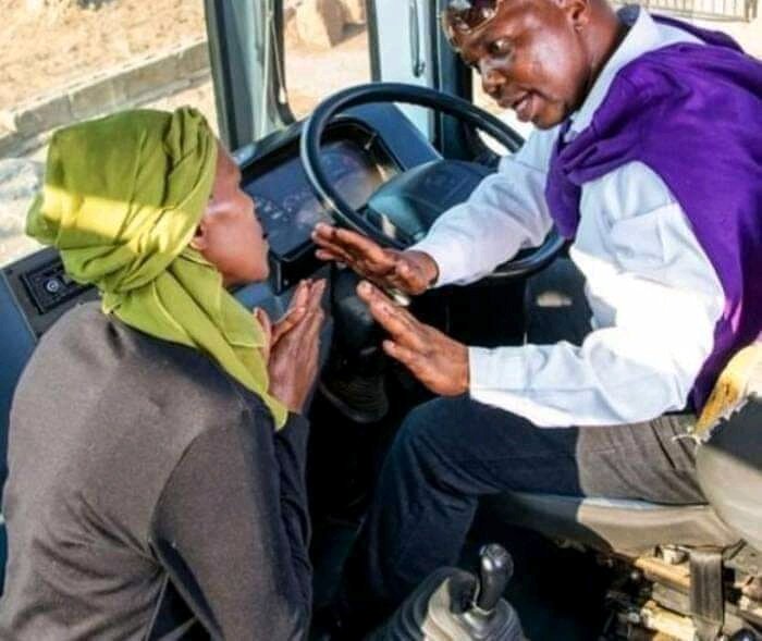 Sphiwo___'s tweet photo. Yacela mntfwanami ngibeke laka Manzini #ManzinivsMbabane https://t.co/9j1rBImGf8