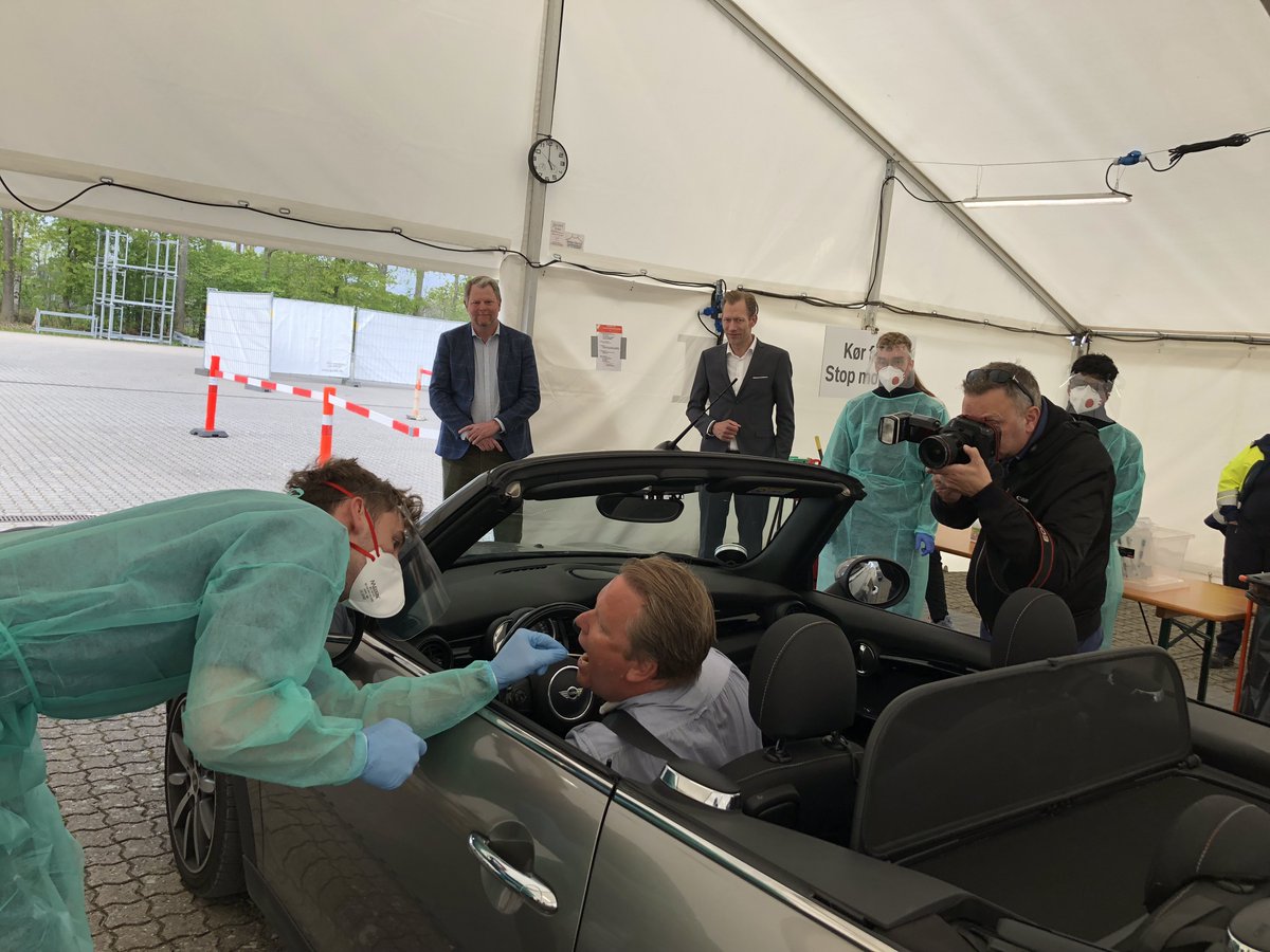 Flere skal testes for #coronavirus. Yderligere 11 byer får TestCenter Danmark-telte. Bl.a. Roskilde, hvor <a href="/HeinoKnudsen/">Heino Knudsen</a>, <a href="/tomasbreddam/">Tomas Breddam</a> m.fl. i dag viste testcenteret frem. <a href="/SSI_dk/">Statens Serum Institut</a> har ansvaret for TestCenter Danmark, @regionsjaellad bemander telte i Roskilde &amp; Næstved #sundpol