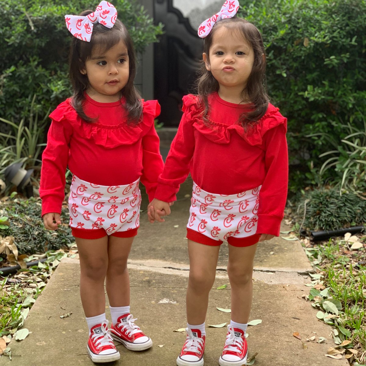 cfavictoriatx's tweet photo. Sophia & Olivia may be spending a little more playtime inside, but they didnโt forget to take time play dress up. Thanks for capturing this cuties Ariana G. ๐๐ญ๐ป #thelittlethings #CFAVictoriaTX https://t.co/GR2Wfxfr1w