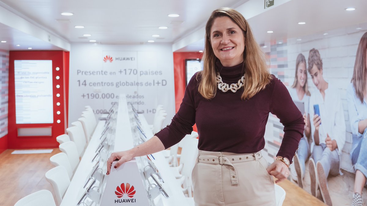 HuaweiSpain's tweet photo. .@Huawei #España apuesta por el desarrollo del equipo a través de múltiples oportunidades de formación en áreas relacionadas con su carrera. Lo cuenta @MLMelo, Dir. General de #RRII y #Comunicación de #Huawei #Iberia en esta entrevista https://t.co/dcFlcNf9mI #HuaweiPeople https://t.co/Iwy4UHMxTv