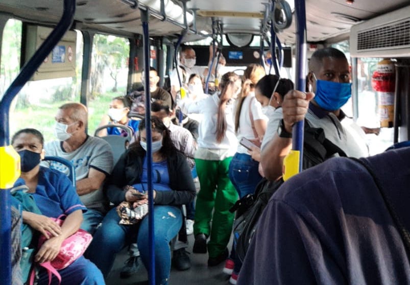 Albornoz's tweet photo. ¿#pandemia? ¿#covid_19? ¿#PasaporteSanitario?
Dejaré esto por aquí y me retiro lentamente... 
 
MEDELLÍN      //      CALI https://t.co/RYkJg9Yif2