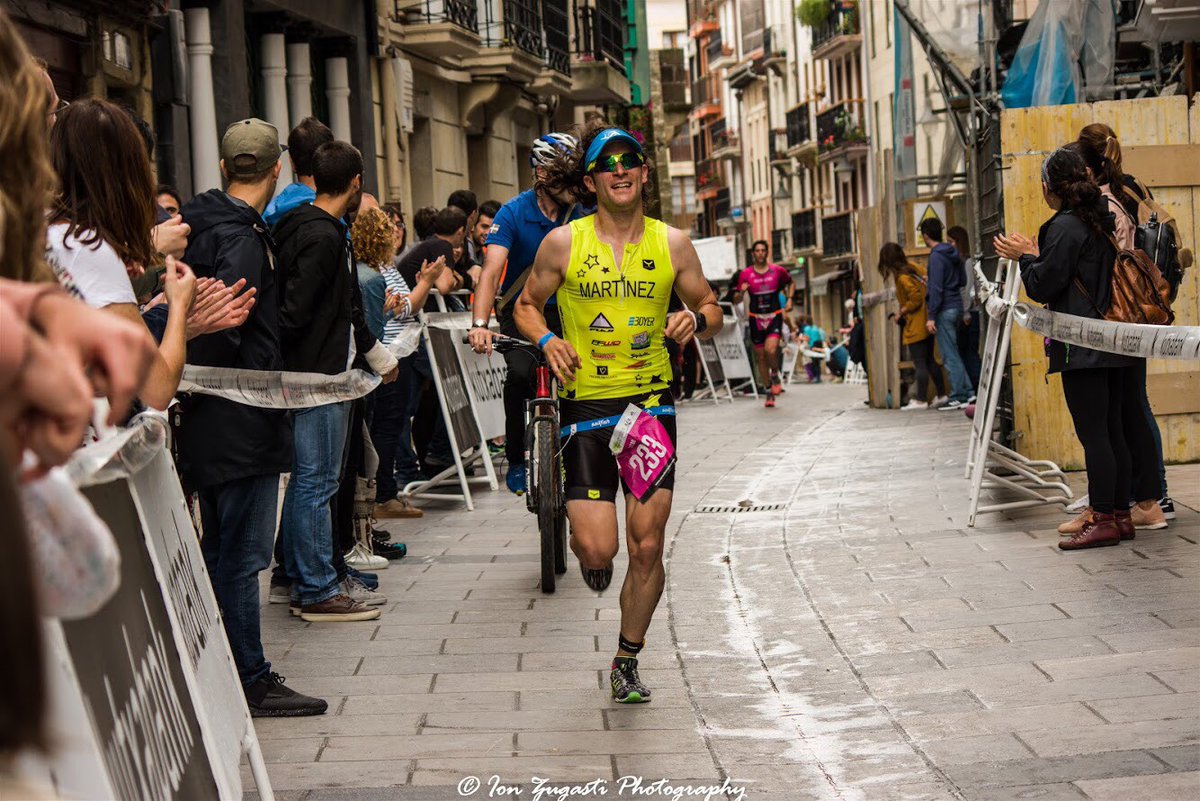 Seamos felices en el camino, que a saber lo que hay al final.

#roadtoLD #longdistance #macrociclo #3StyleTriatlon #somostriatlon #trilife #sportsphotography #solopiensoentri #sidueleaprieta #swimbikerun #triatlon #triathlon #ZarauzkoTriatloia

📸 <a href="/ionzugasti/">Ion Zugasti</a> (Zarautz 2018)