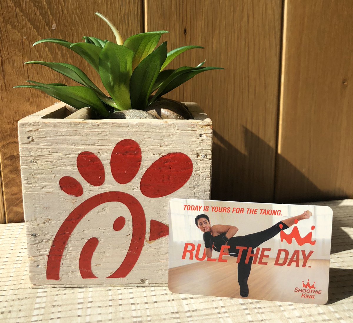 Today’s #SupportLocalBusinesses giveaway is known for their refreshing &amp; healthy smoothies with countless combinations of fruits &amp; veggies! Please like, share, retweet, etc. for a chance to win a $50 gift card to <a href="/SiennaSmoothie/">Smoothie King Sienna Plantation</a>!! #ChickfilACares