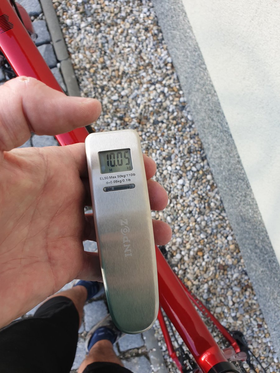 lag_mar's tweet photo. Achich ach...já su tak ščastné!
Úplně základní gravel, skoro až jen commuter bike v ceně použitého ajfouně.
Bez pedálů (ale se zvonkem!) 10 kg.
A vidíte ty sváry?...ne, bo žádné vidět nejsou 🥰
Druhé takové tu nepotkám.
Tohle bude z počátku bolet, ale frajeřina vždycky bolí✌️ https://t.co/4cWLfhoRJL