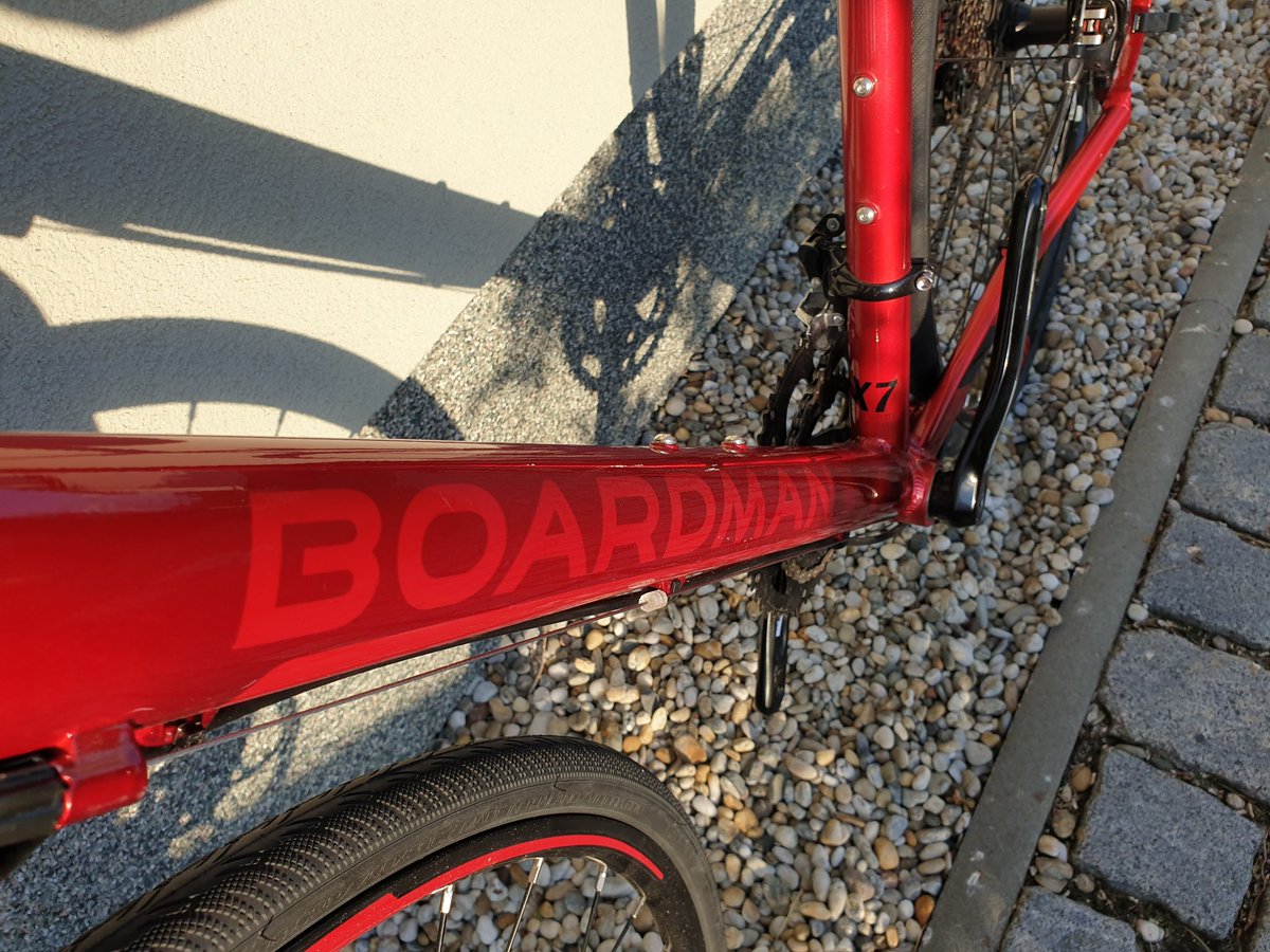 lag_mar's tweet photo. Achich ach...já su tak ščastné!
Úplně základní gravel, skoro až jen commuter bike v ceně použitého ajfouně.
Bez pedálů (ale se zvonkem!) 10 kg.
A vidíte ty sváry?...ne, bo žádné vidět nejsou 🥰
Druhé takové tu nepotkám.
Tohle bude z počátku bolet, ale frajeřina vždycky bolí✌️ https://t.co/4cWLfhoRJL