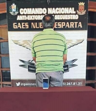 RConfidencial's tweet photo. #URGENTE 
Dictan privativa de libertad al profesor Fernando Marcano en #Margarita.  Por publicaciones en #Facebook Lugar de reclusión #CONAS #NuevaEsparta https://t.co/NJ7msV1JcL