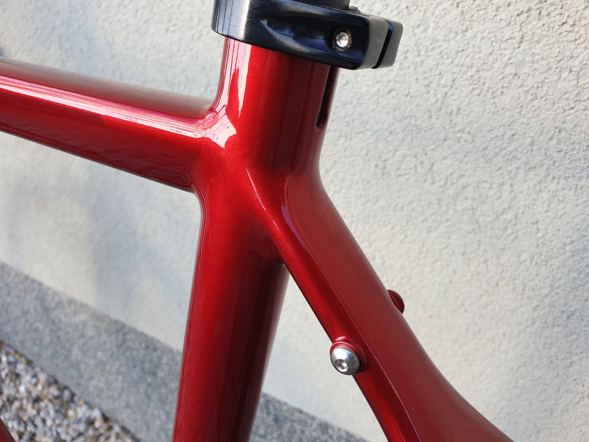 lag_mar's tweet photo. Achich ach...já su tak ščastné!
Úplně základní gravel, skoro až jen commuter bike v ceně použitého ajfouně.
Bez pedálů (ale se zvonkem!) 10 kg.
A vidíte ty sváry?...ne, bo žádné vidět nejsou 🥰
Druhé takové tu nepotkám.
Tohle bude z počátku bolet, ale frajeřina vždycky bolí✌️ https://t.co/4cWLfhoRJL