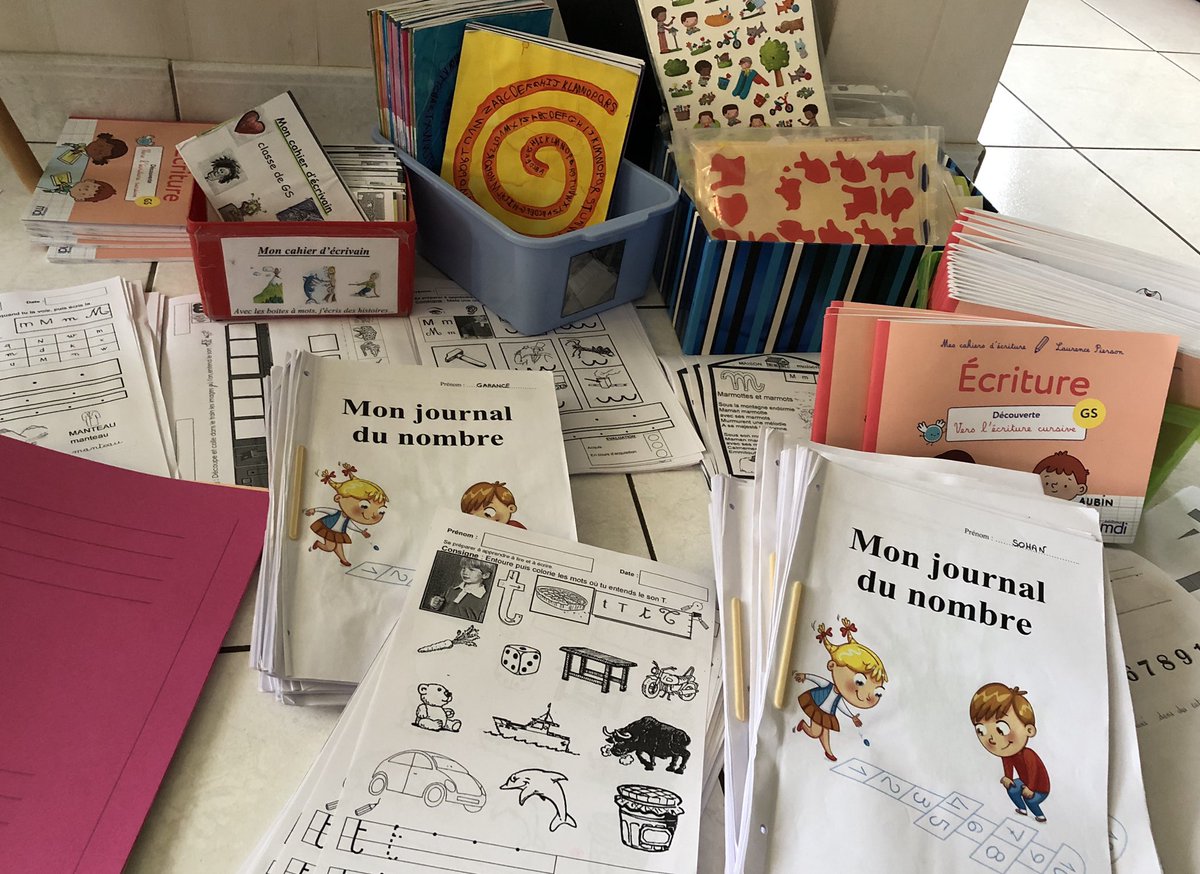 22llc's tweet photo. Préparation du Drive pédagogique pour donner des supports variés et familiers aux élèves. Attente dans voiture, pas de contact et 100% des familles ont répondu ok.🤩🤩🤩 https://t.co/vKMDmc90OR