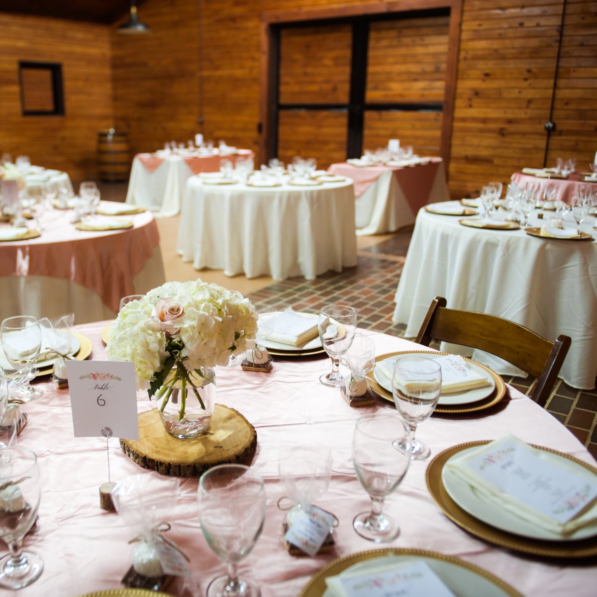 SocialiteEvents's tweet image. There's countless ways a group of people could sit around a table. Consider a seating chart to make sure your guests are comfortable and conversational on your big day.