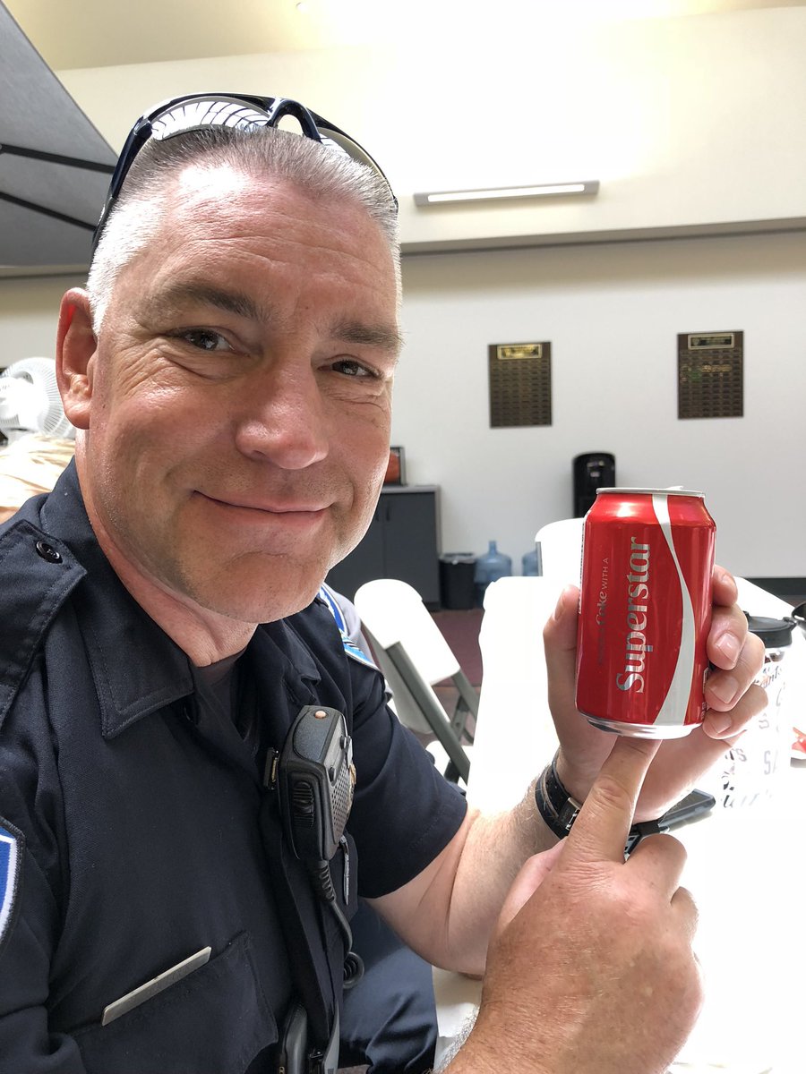 SgtJohnDivine's tweet photo. Officer Joe Holecek is retiring after 25 yrs! Please drive by Rodriguez High School (5000 Red Top Rd, Fairifeld)for a reverse parade in Joe’s honor. He will be at the main entrance from 2:30pm to 4:00 on Tues 4/28. Tell everyone! #FFPD #FSUSD https://t.co/BLvx2guhNi