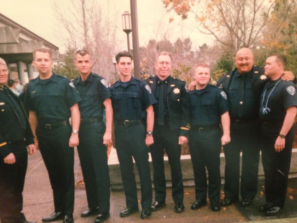 SgtJohnDivine's tweet photo. Officer Joe Holecek is retiring after 25 yrs! Please drive by Rodriguez High School (5000 Red Top Rd, Fairifeld)for a reverse parade in Joe’s honor. He will be at the main entrance from 2:30pm to 4:00 on Tues 4/28. Tell everyone! #FFPD #FSUSD https://t.co/BLvx2guhNi