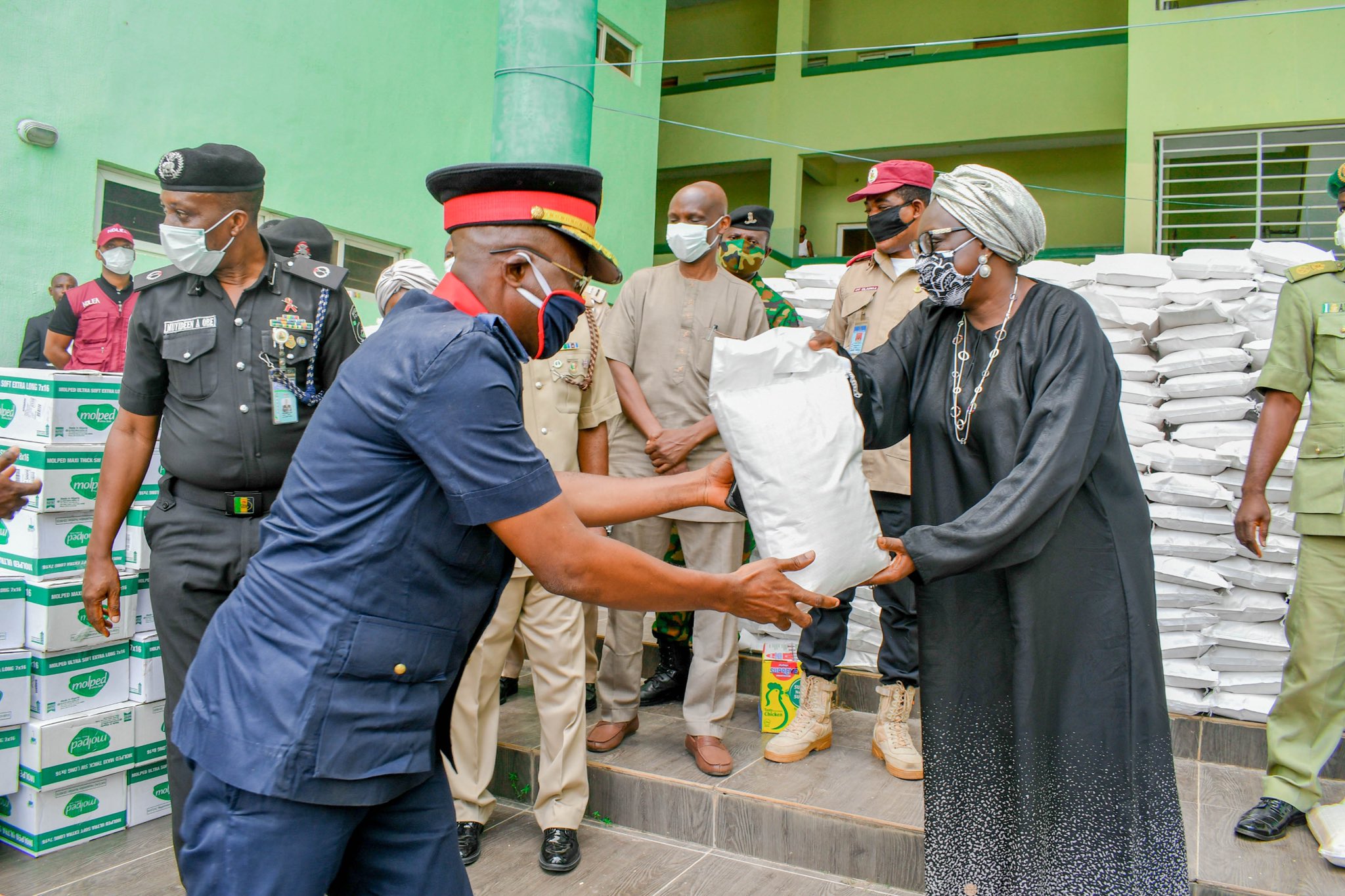 Ogun State provides Palliatives for Security Personnel.