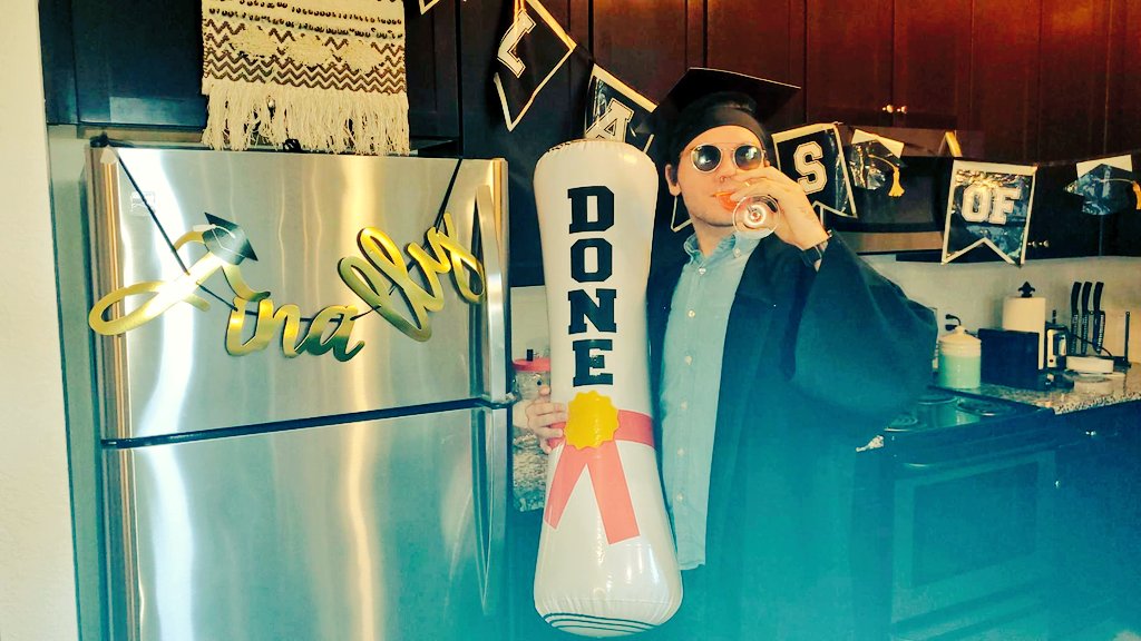 JFerrarelli's tweet photo. Graduation at home. #2BAMaster https://t.co/i78vslHQP9
